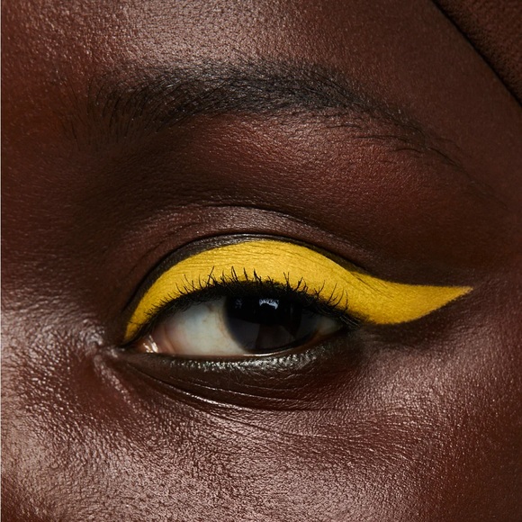 *NEW* AF94 Face Makeup Set of 4. - Picture 11 of 16